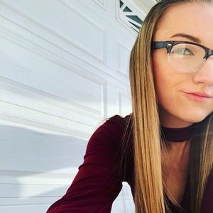 Meet your Posher, Kayla